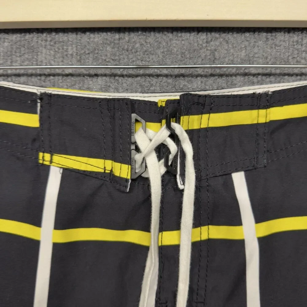 Billabong Swim Shorts Mens 34 Black Plaid Board Trunks Quick Dry Surf Cargo Y2K